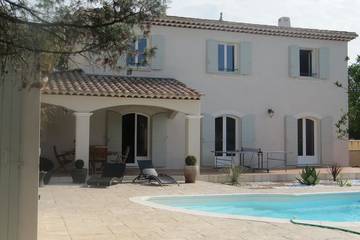 Gîte pour 8 personnes, avec jardin à Sussargues