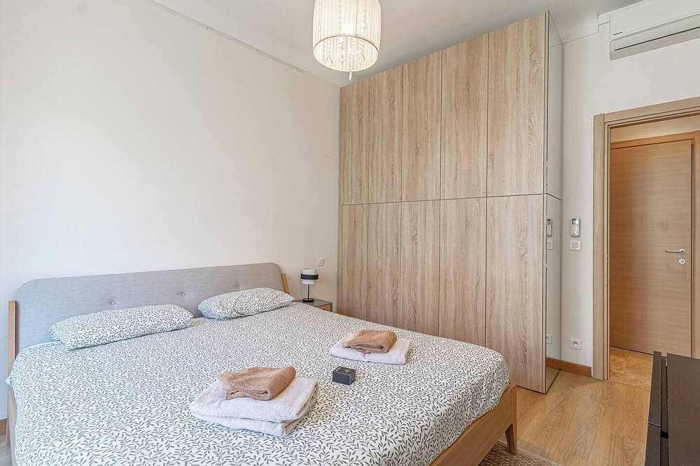 Entire apartment, Central Beausoleil in Beausoleil, Nice region