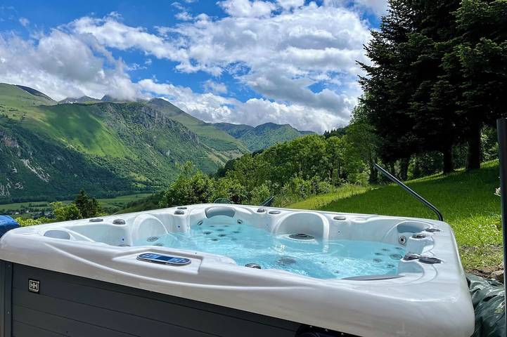 Location de vacances pour 10 personnes, avec jacuzzi et jardin, animaux acceptés à Bilhères