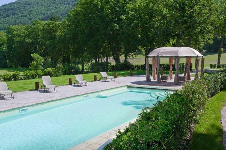Casa vacanza per 20 persone, con piscina e terrazza in Gubbio