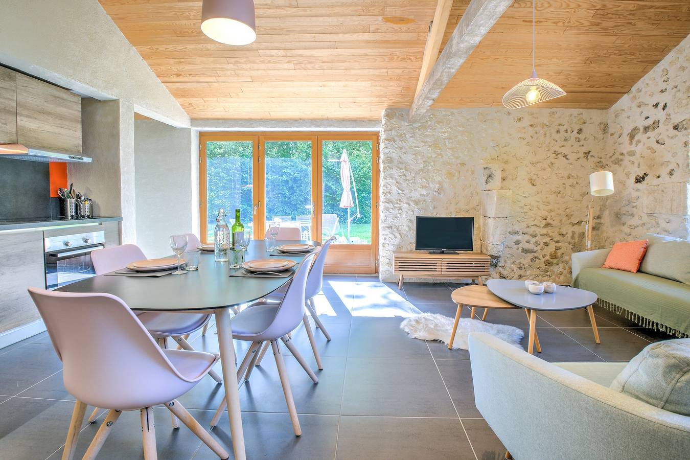 'Gîte Le Gardien' avec piscine partagée, terrasse privée et Wi-Fi in Chassaignes, Périgord Vert