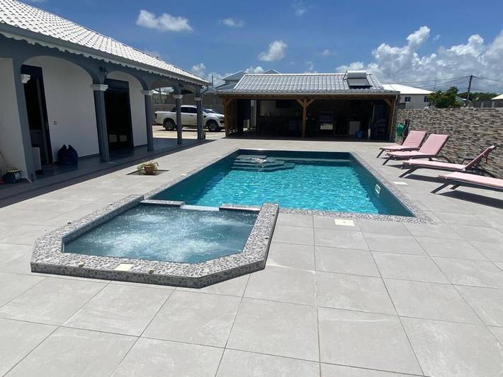 Maison d’hôte pour 4 personnes, avec jacuzzi ainsi que jardin et piscine