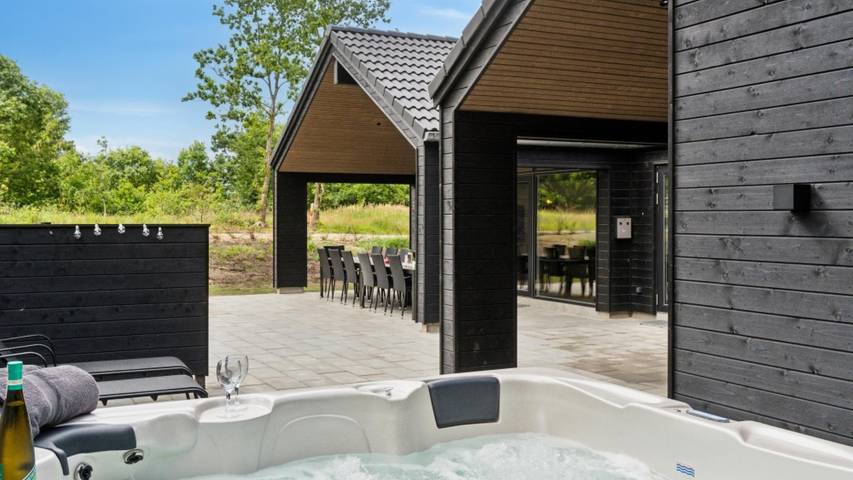 Ferieudlejning for 14 personer, med sauna i Rude Strand