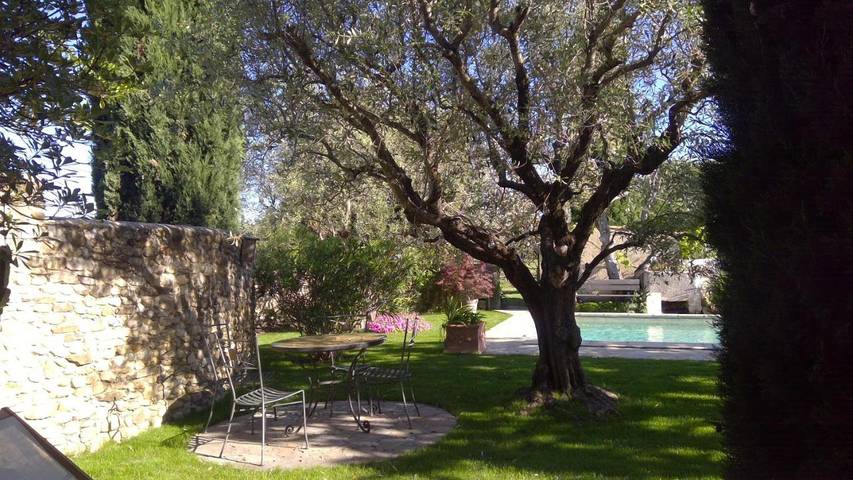 Gîte pour 2 personnes, avec jardin ainsi que piscine et vue, animaux acceptés à Buisson - 3
