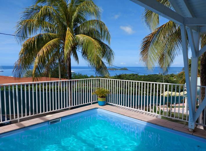Gîte pour 6 personnes, avec piscine ainsi que terrasse et jardin