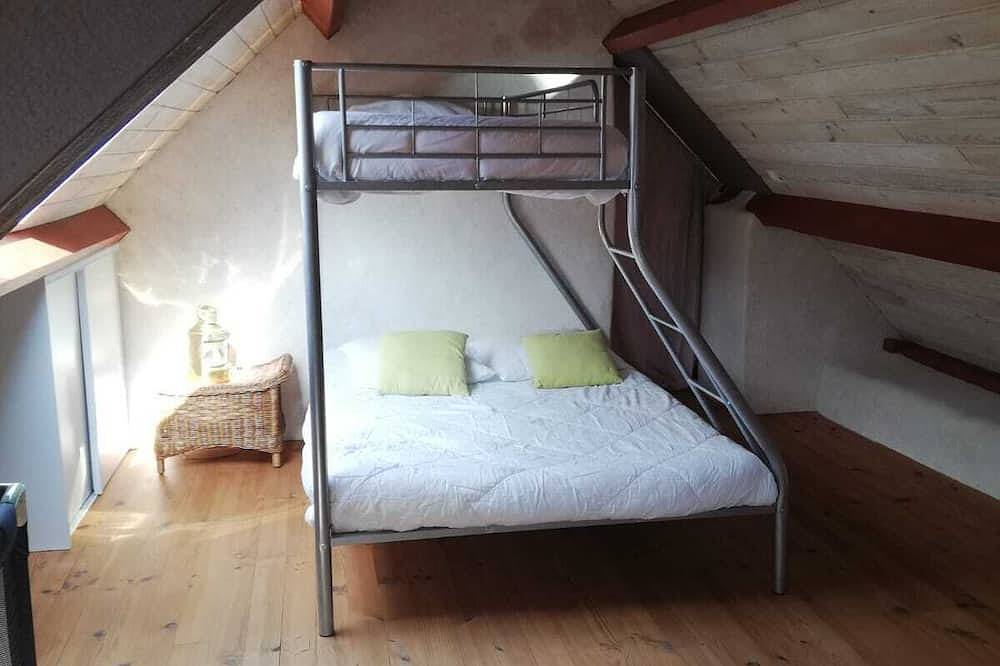 Steinhaus mit Garten, 2 Schlafzimmer, 4 Personen, komplett ausgestattet in Plozévet, Côte de Cornouaille