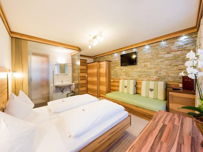 B&B für 3 Personen, mit Balkon und Sauna sowie Ausblick im Lechtal