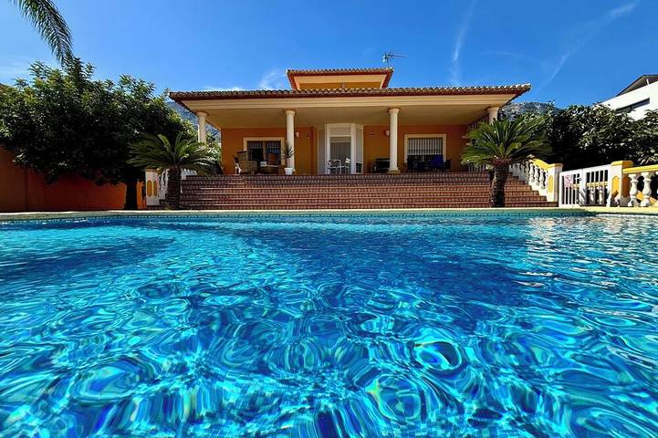 Chalet für 6 Personen, mit Whirlpool in Dénia