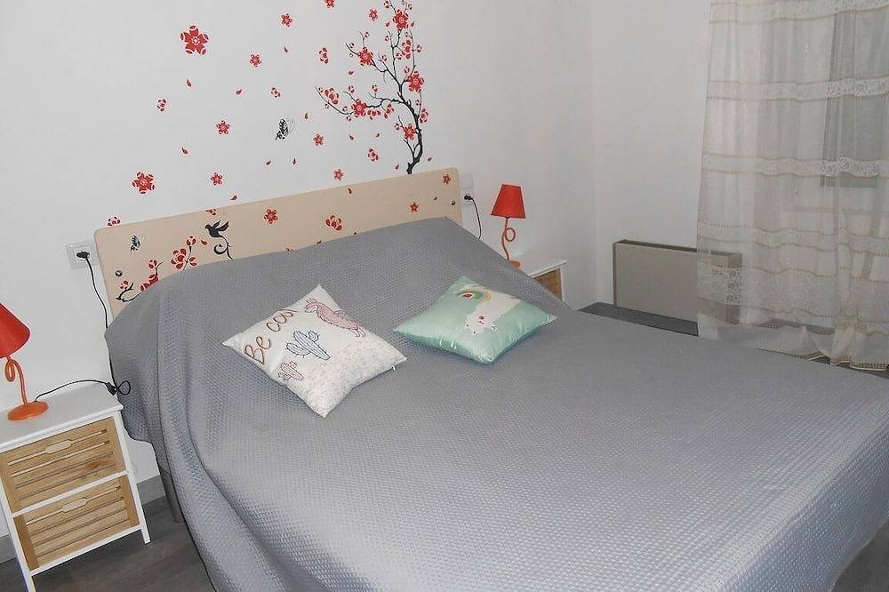 Village House With Beautiful View Of The Valley, Hiking Trail, Gorge in Vieussan, Béziers und Umgebung