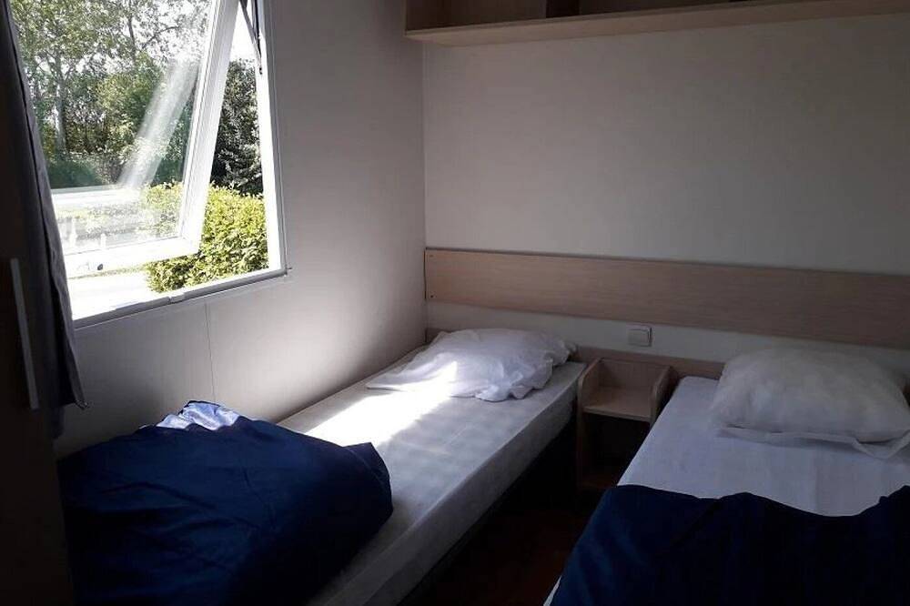 Zecamping 3* pataugeoire pet friendly fitness locatif Tv 30m2 6 pers in Pouldreuzic, Côte de Cornouaille