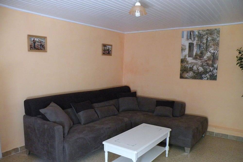 Small Provencal house independent from the Mas in Saint-Alexandre, Region de Nimes