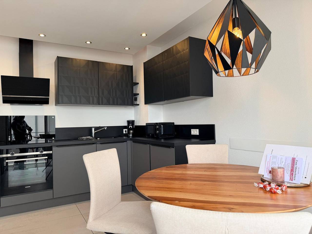 Ganze Wohnung, Moderne Ferienwohnung Seediamant Überlingen mit Balkon, Aufzug und zentraler Lage in Überlingen, Region Bodensee-Oberschwaben