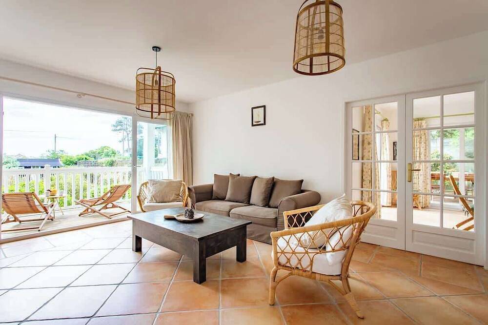 Villa with pool and Bassin view, 2 minutes from the beach. in Le Canon, Lège-Cap-Ferret