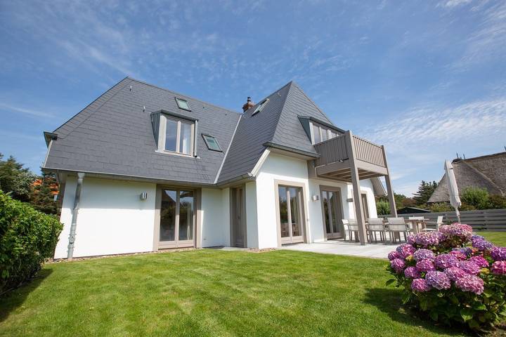 Freistehendes Luxus-Einzelhaus zwischen Wenningstedter Dorfteich und Dünen. in Wenningstedt, Sylt
