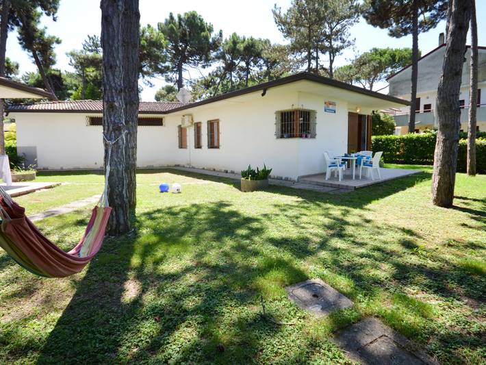 Vakantiehuis voor 7 personen, met Terras en Tuin in Lignano Pineta