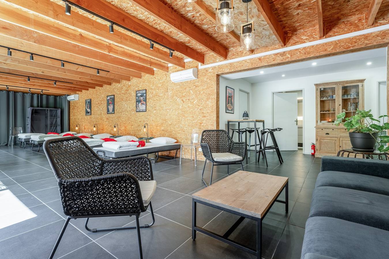 Mont Ventoux Bike Camp & Jacuzzi – Private Loft in Entrechaux, Parc naturel régional du Mont-Ventoux