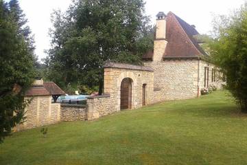 Location de vacances pour 14 personnes, avec jardin et terrasse, animaux acceptés à Plazac