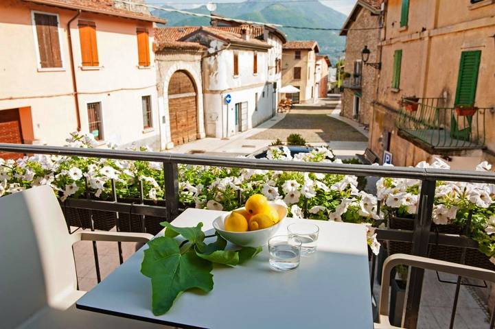 Location de vacances pour 2 personnes, avec vue et vue sur le lac à San Felice del Benaco - 2