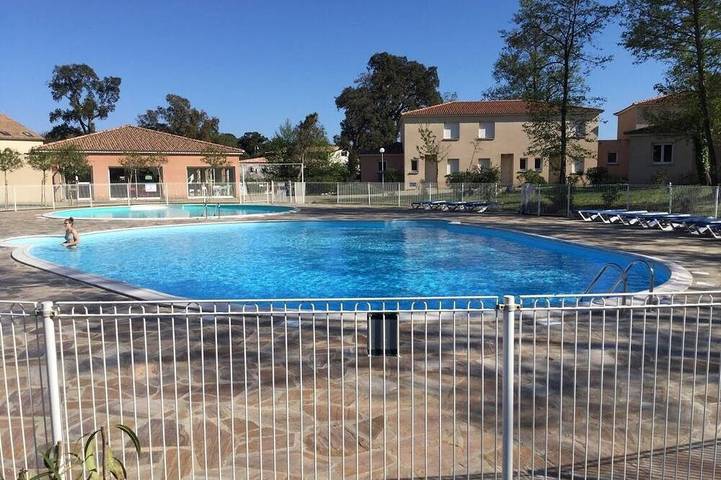 Appartement de vacances pour 6 personnes, avec piscine et jardin