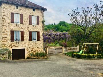 Gîte pour 6 personnes, avec vue et jardin à Latouille-Lentillac