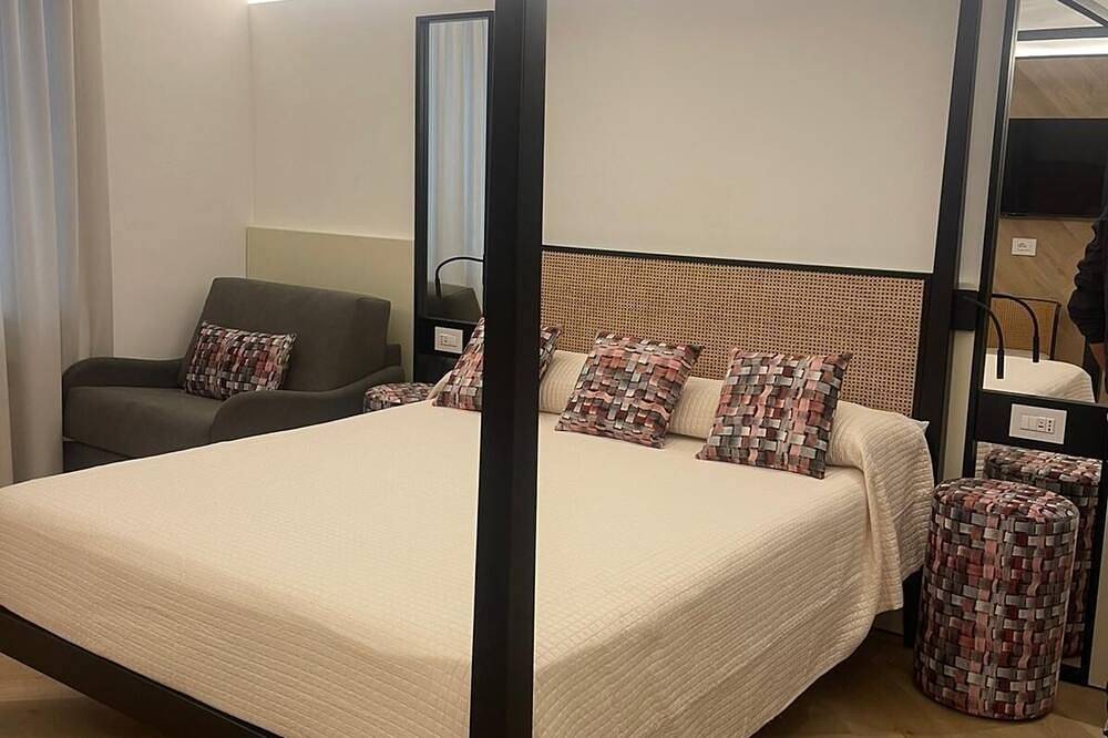 Fourteensuitetropea in Tropea, Vibo Valentia Provinz