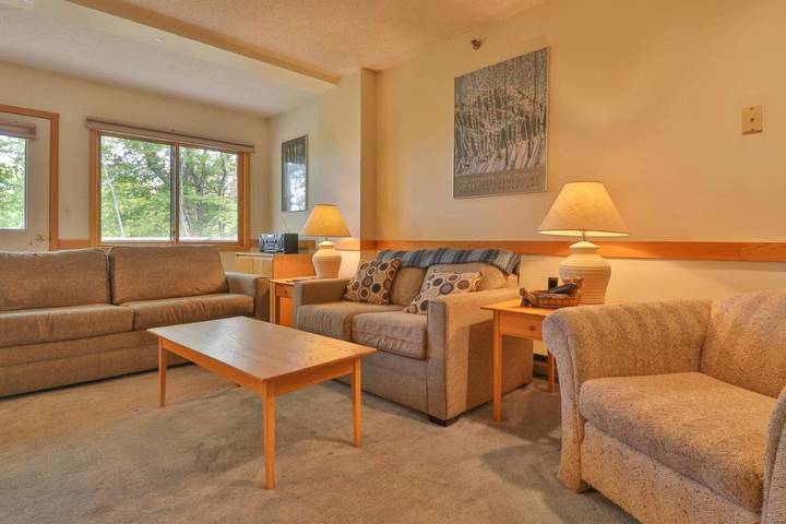 Ferienhaus für 9 Personen, mit Terrasse und Ausblick sowie Pool, mit Haustier - 1