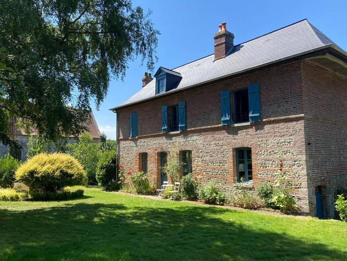 Location de vacances pour 6 personnes, avec vue ainsi que terrasse et jardin à Longueil (homonymie)