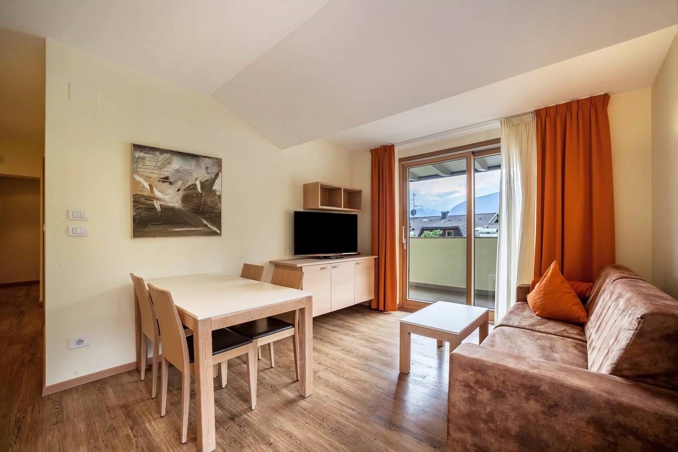 Ganze Wohnung, Ferienwohnung "Mignon 11" mit Bergblick, gemeinsamem beheizten Innenpool und Wlan in Riffian, Passeiertal