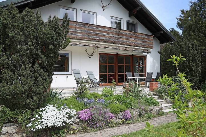Ferienwohnung für 6 Personen, mit Terrasse und Garten