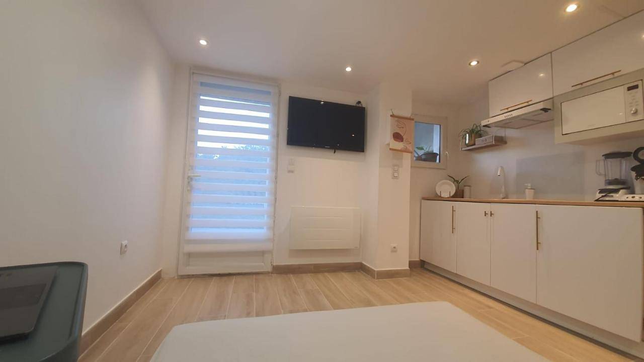 Appartement entier, One-Bedroom Apartment in Gagny, Seine-Saint-Denis