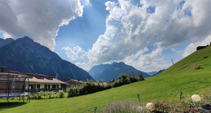Ferienwohnung für 4 Personen, mit Garten und Terrasse, mit Haustier im Kleinwalsertal