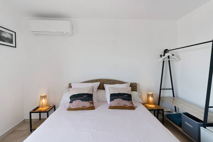 Bed and Breakfast 'Chambre 2' with Sea View, Wi-Fi and Air Conditioning in Grosseto-Prugna, Ajaccio region