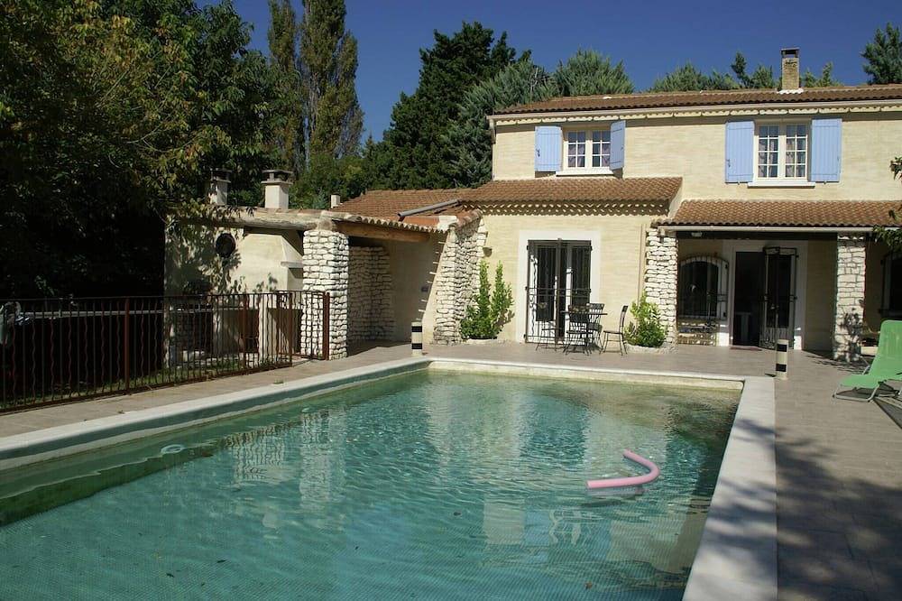 Holiday Home in Le Thor with Private Pool in Le Thor, Vaucluse