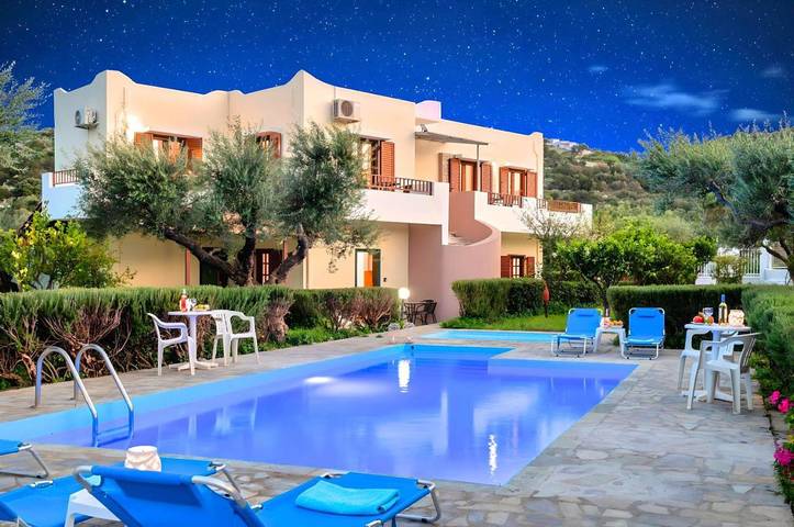 Appart’hôtel pour 18 personnes, avec jardin ainsi que vue et piscine