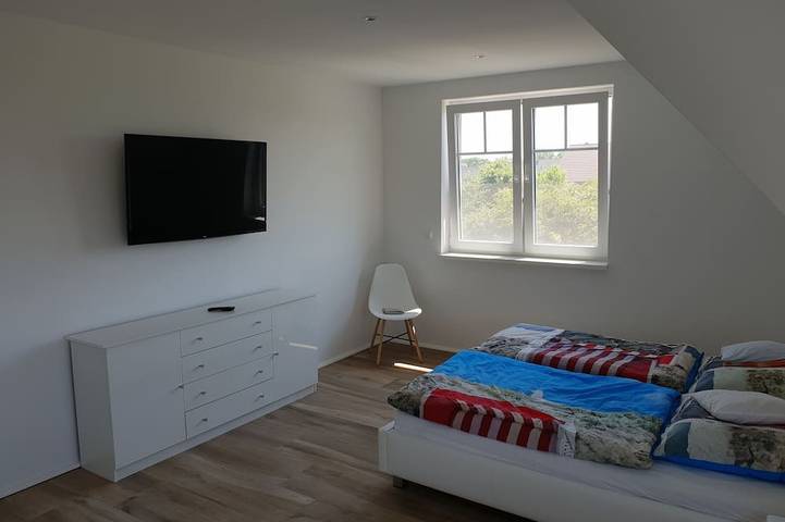 Exclusiva casa de vacaciones cerca de la playa con jacuzzi, 3 dormitorios, chimenea, WiFi, garaje. in Lancken, Dranske