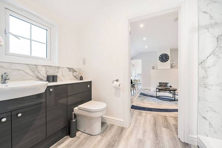Wokingham - 1 Bedroom Cottage - Parking in Wokingham, Berkshire