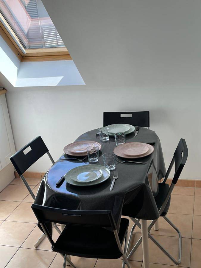 Appartement entier, One-Bedroom Apartment in Creil, Oise