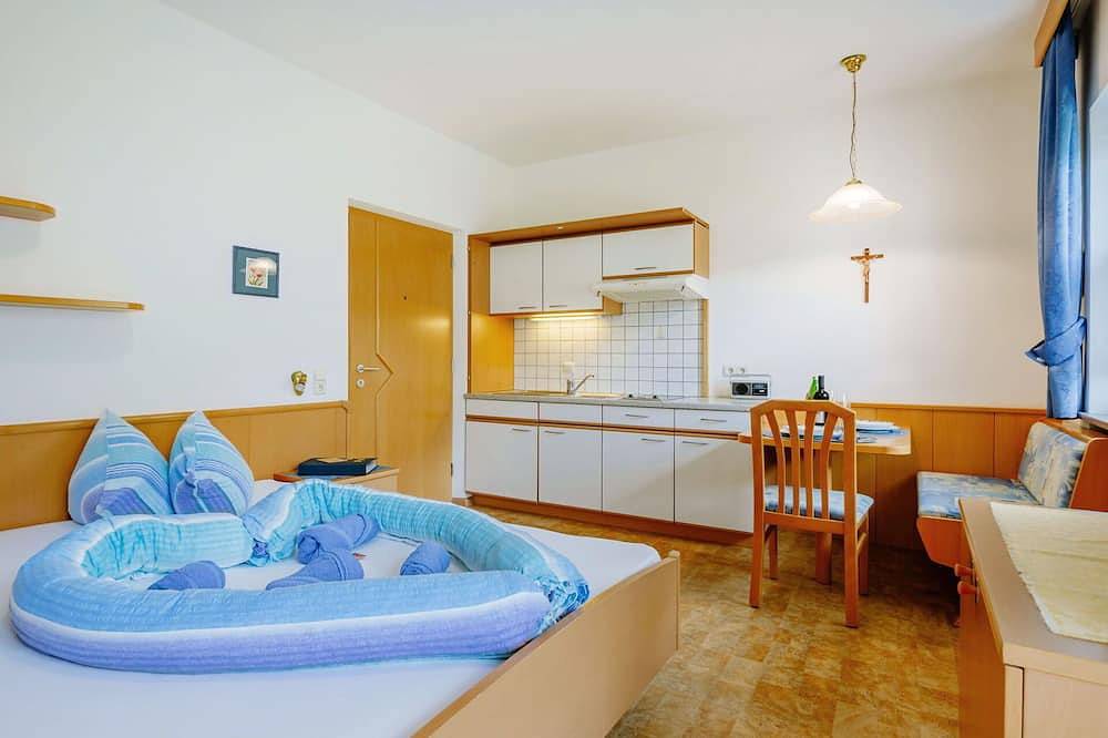 Ganze Wohnung, Gemütliche Wohnung für 2 Gäste mit Pool,  W-Lan, Tv und Innenhof in Andrian, Nonsberggruppe