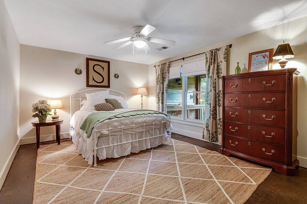 Cabin for 9 Guests in Lake Lanier, Georgia