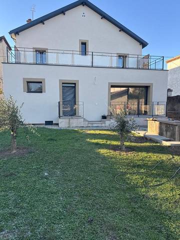 Maison d’hôte pour 6 personnes, avec piscine ainsi que vue et terrasse à Andancette