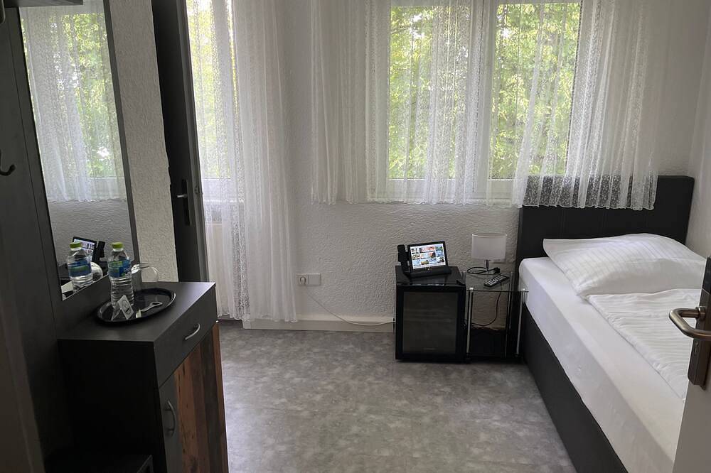 Einzelzimmer - Cocco Bello Smart Check-in in Ludwigsburg, Landkreis Ludwigsburg