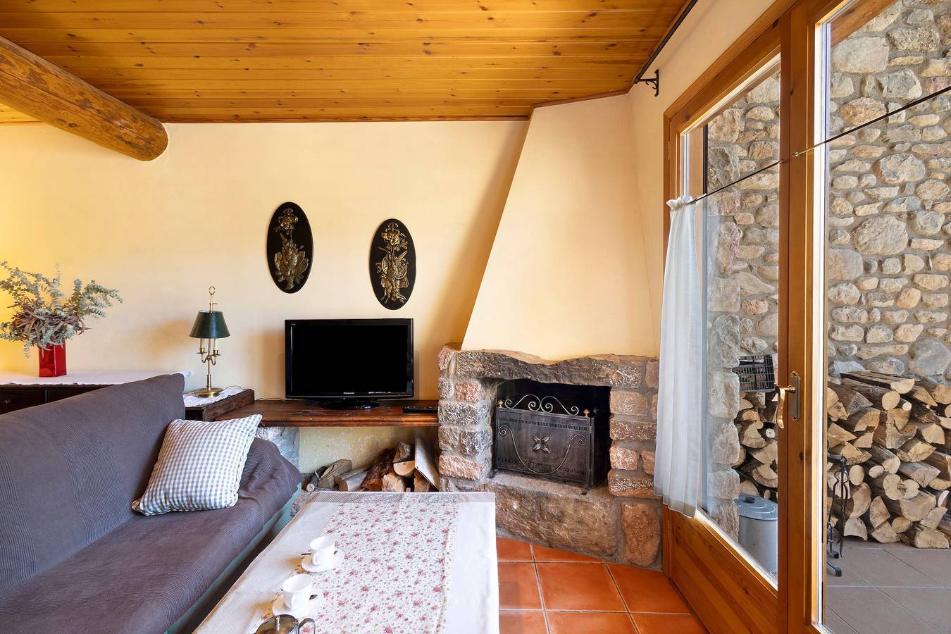 "Mas Cal Gintó" avec vue sur les montagnes, terrasse privée et Wi-Fi in La Masella, Das