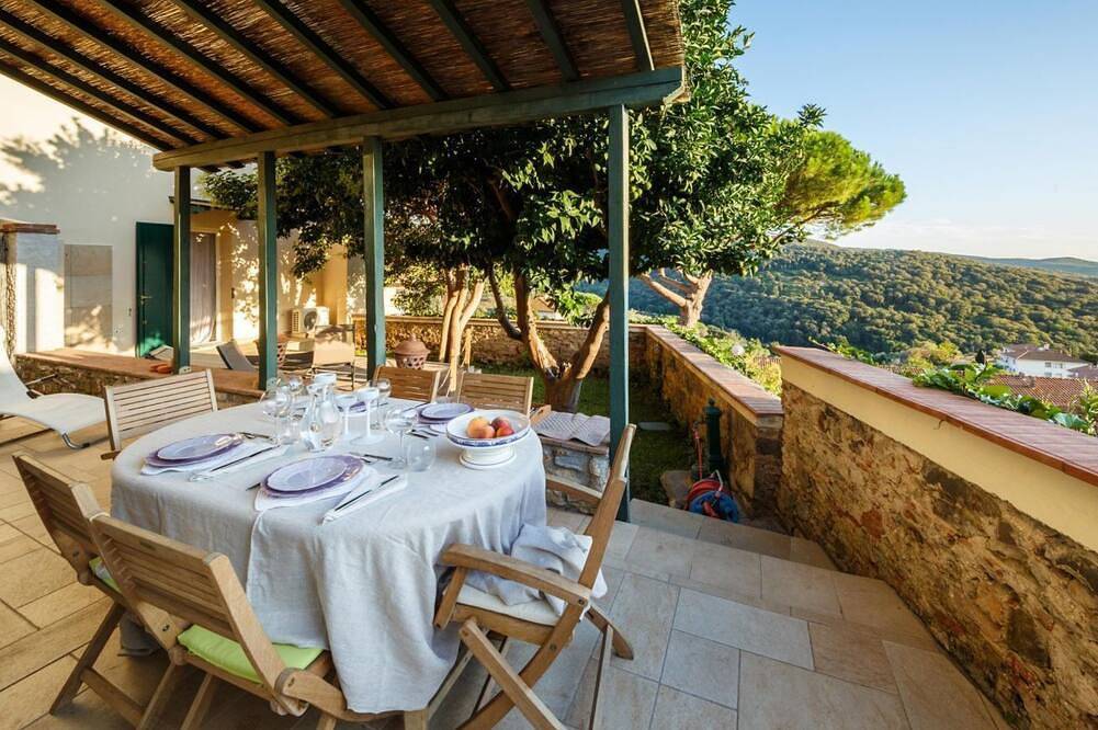 Apartamento entero, Elegante apartamento con terraza panorámica y jardín a pocos minutos del mar. in Castagneto Carducci, Costa Etrusca