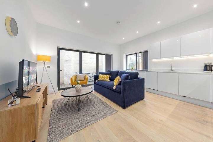 Vacation rental for 3 people, with terrace in Kingston upon Thames