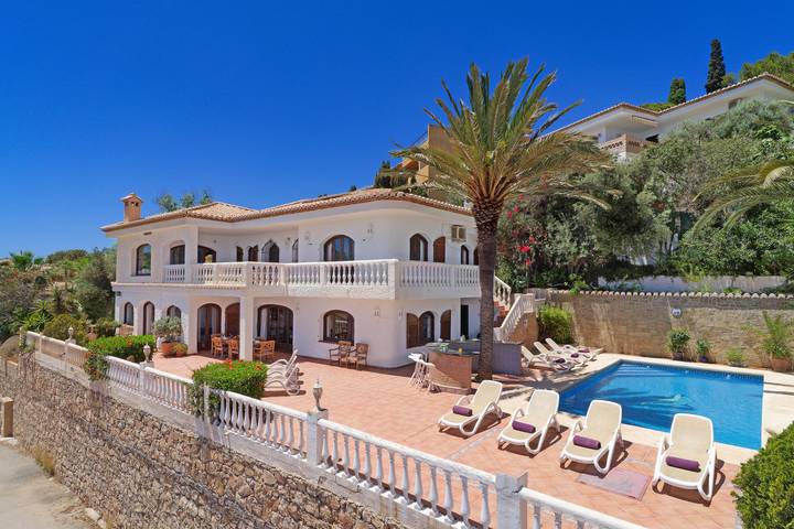 Villa voor 11 personen, with Balkon and Terras as well as Tuin in La Herradura