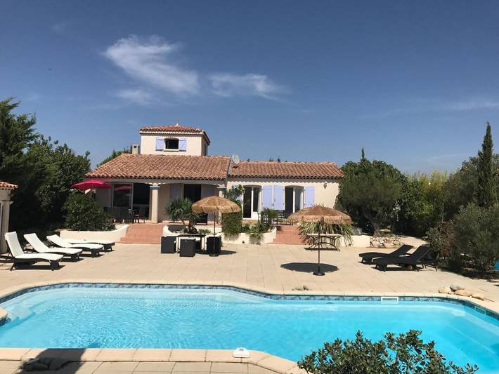 Ferienhaus für 10 Personen, mit Terrasse und Garten sowie Pool und Ausblick