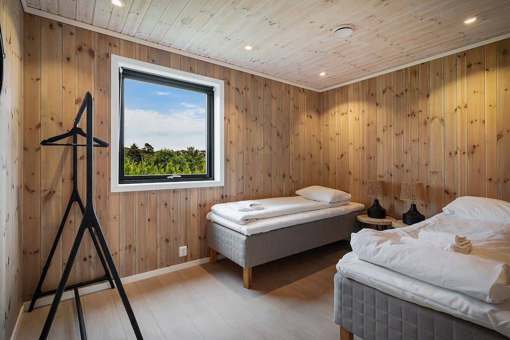 Feriehus Med Massasjebad Og Utendørs Badstu/sauna in Sund