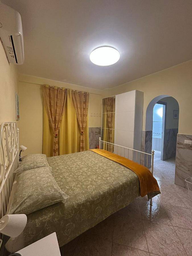 Triple Room with Private Bathroom in Monterotondo, Province de Rome