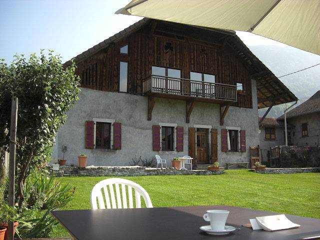 Gîte pour 5 personnes, avec terrasse et jardin, animaux acceptés