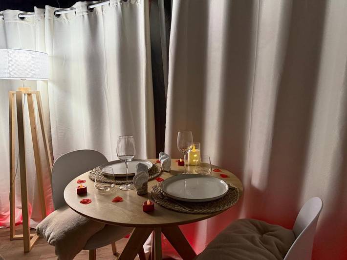 Gîte pour 2 personnes, avec jardin et jacuzzi ainsi que sauna et terrasse à Istres - 4